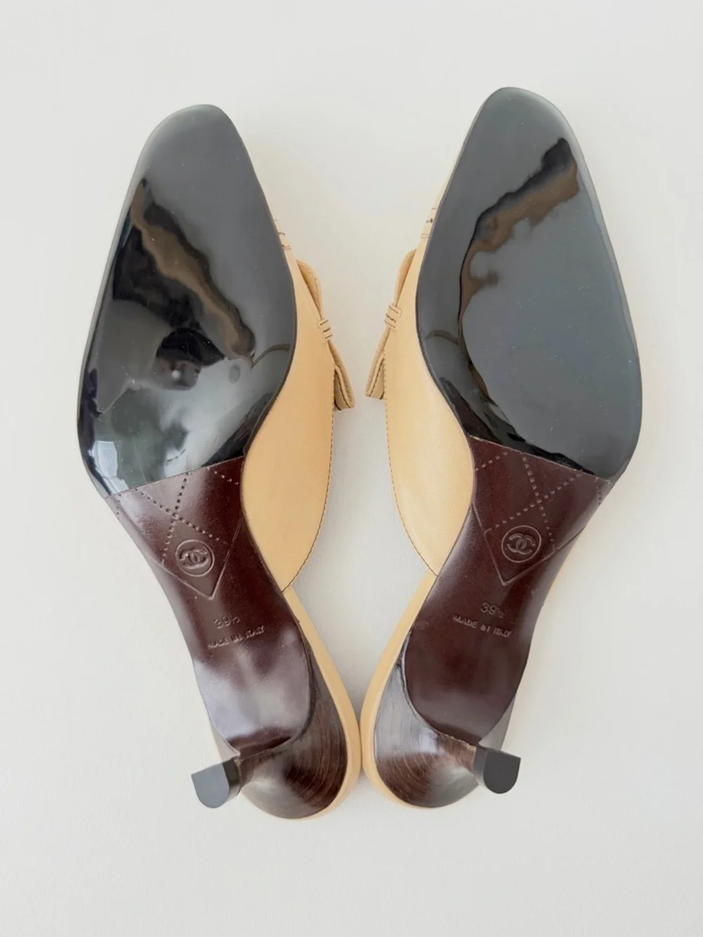 CHANEL‎ | Beige Leather CC Logo Mules Kitten Heel Slides EU 39.5 Y2K Vintage